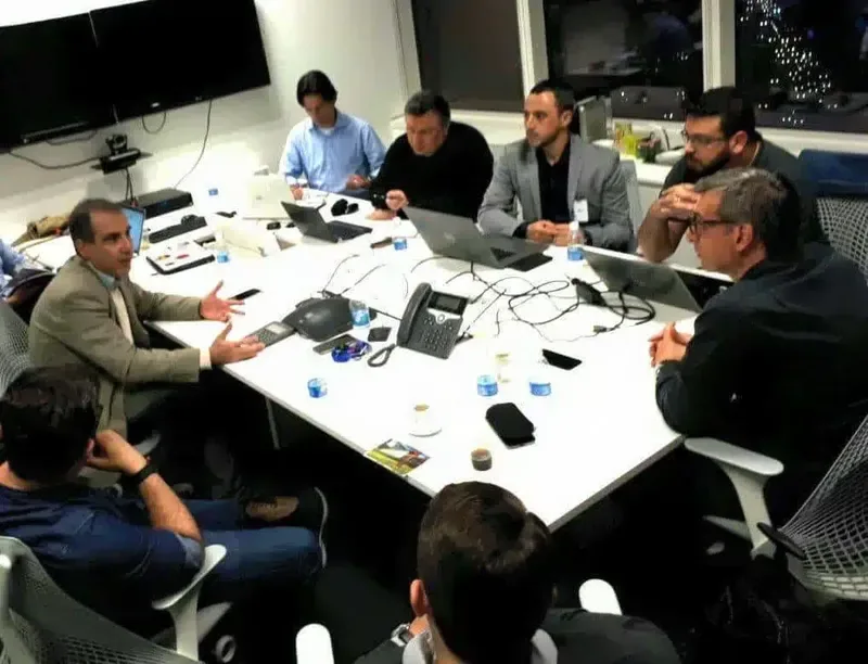 Reunião do Comitê de E-commerce do Brasil com os conselheiros à mesa